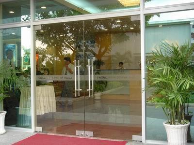 Cửa kính cường lực 10